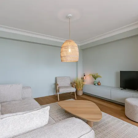 Huswell - Bright & Stylish Near With Sea View