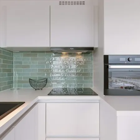 Apartment Casiola - Bright & Stylish Near With Sea View *